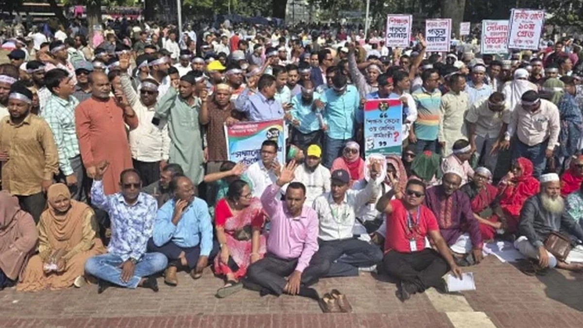 প্রাথমিক শিক্ষকদের লাগাতার কর্মবিরতি শুরু, পাঠদান বন্ধ ৬৫ হাজার স্কুলে